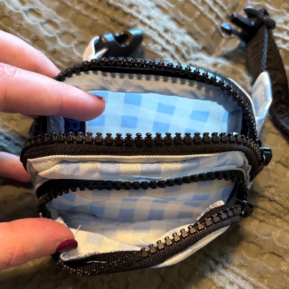 BAGGU Light Blue and White Checkered Fanny pack charm - Picture 5 of 6